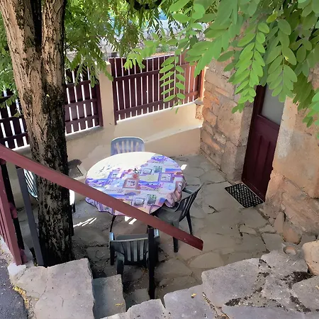 Le Vignou A Ste-enimie Prades (Lozere)